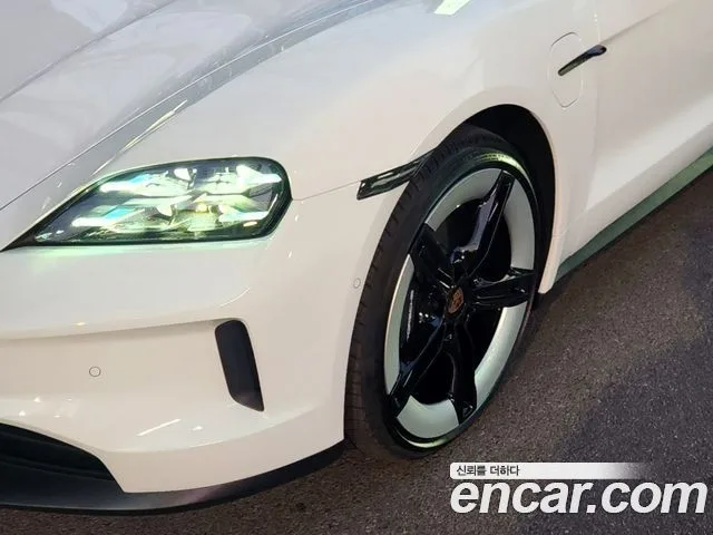 2025 Porsche Taycan