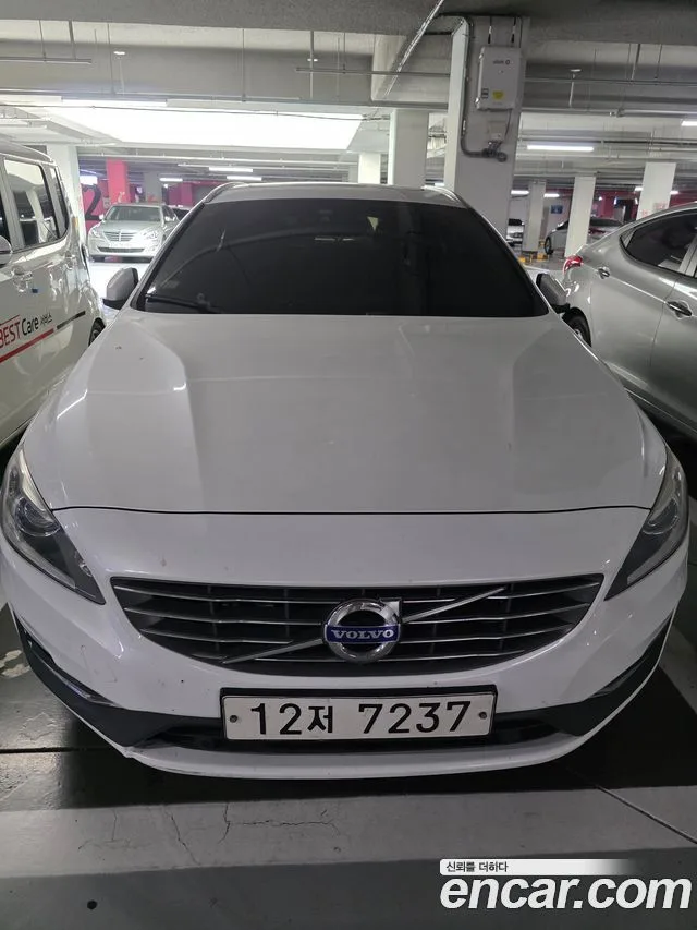 2017 Volvo V60