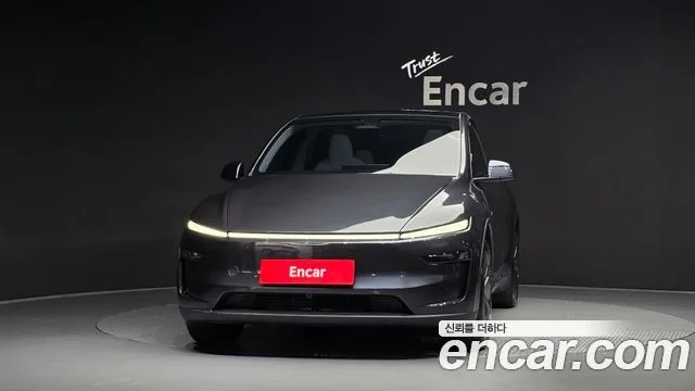 2025 Tesla Model Y, foto 3