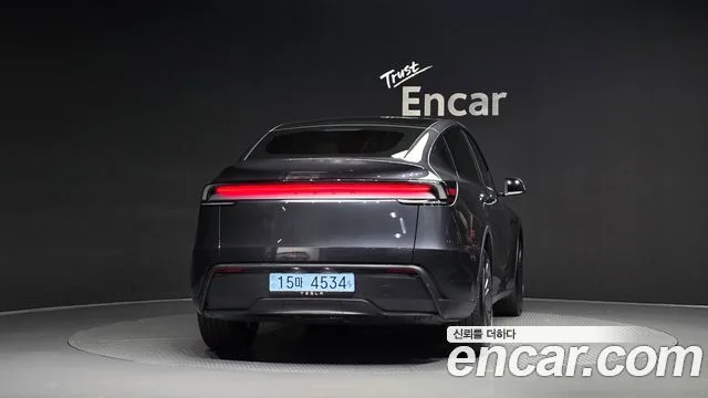 2025 Tesla Model Y, foto 4