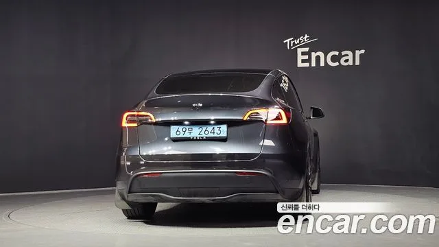 2025 Tesla Model Y, foto 4