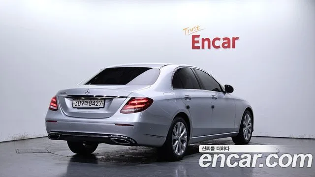 2017 Mercedes-Benz E-Class, foto 2